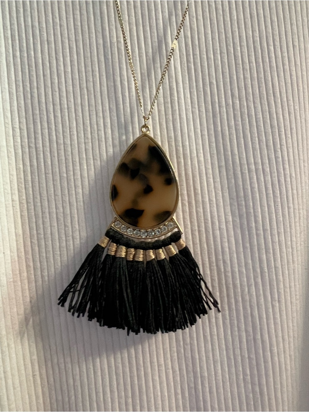 Tortoiseshell Teardrop Tassel Necklace in Black